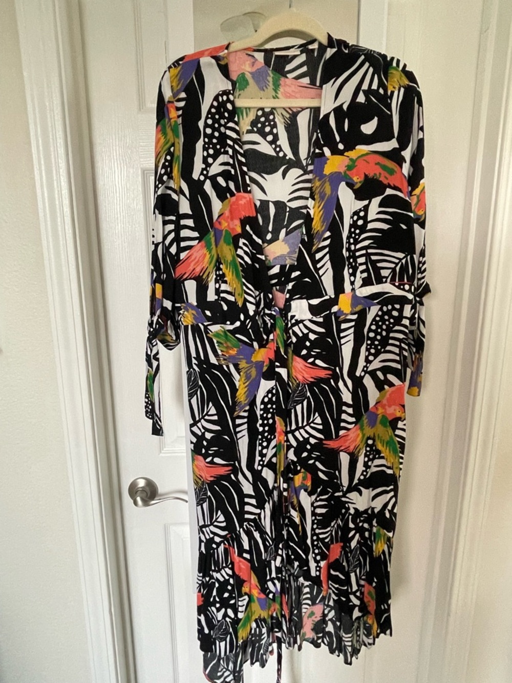 Black Tropical Print Tie-Waist Women's Dress with Multicolor Parrot Detail